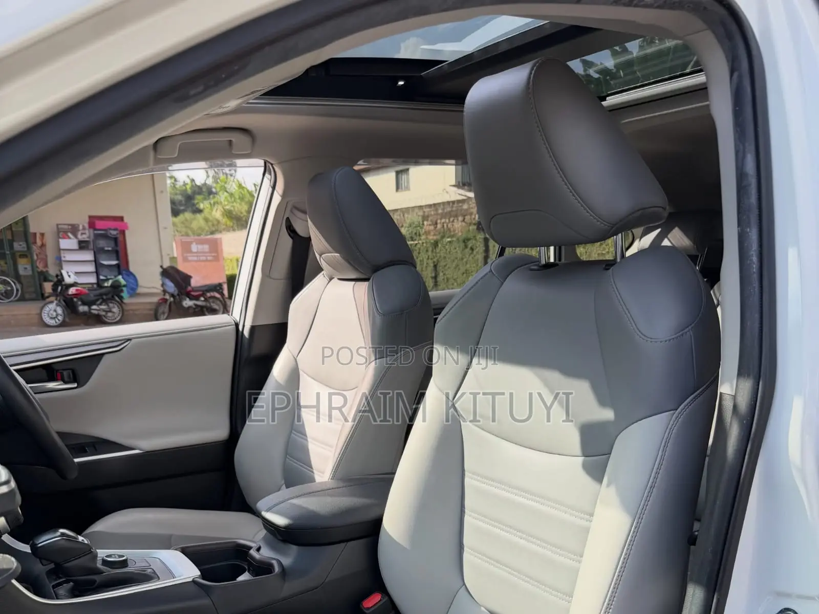 Toyota RAV4 2021 White