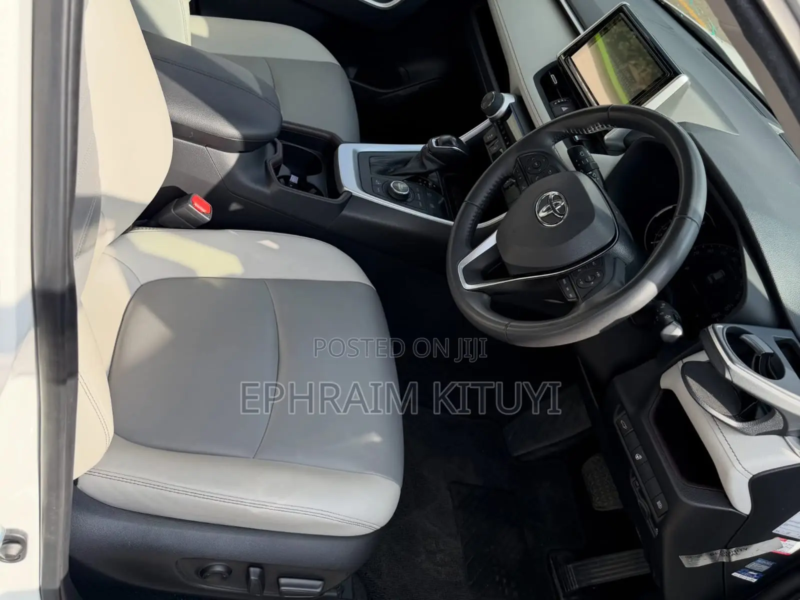 Toyota RAV4 2021 White