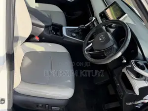 Toyota RAV4 2021 White
