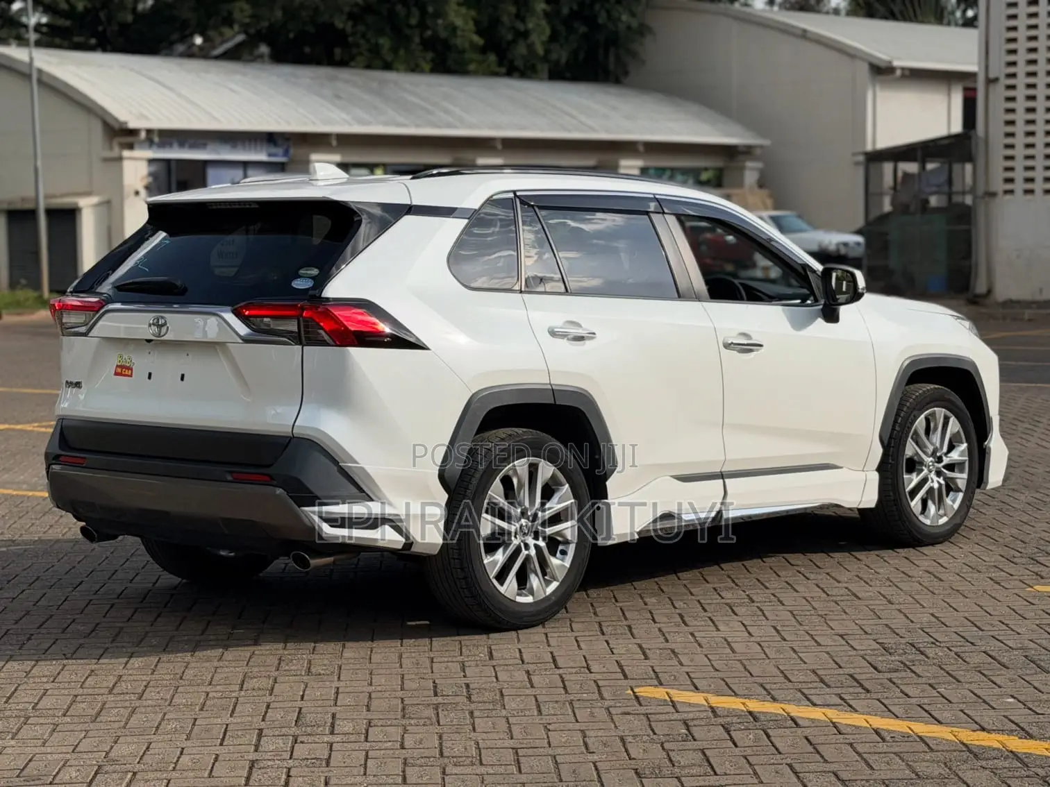 Toyota RAV4 2021 White