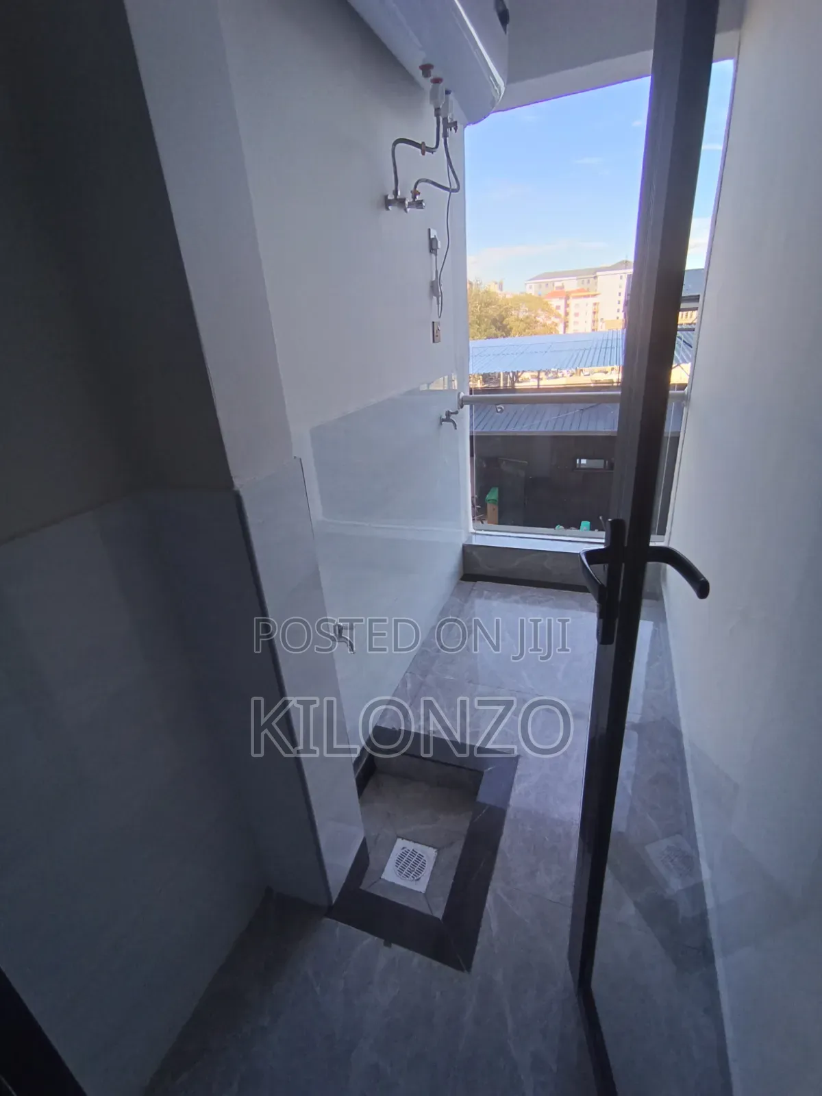 3bdrm Apartment in Near Links Road, Nyali Mkomani for sale
