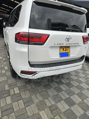 Toyota Land Cruiser 2023 White