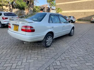 Toyota Corolla 2000 White