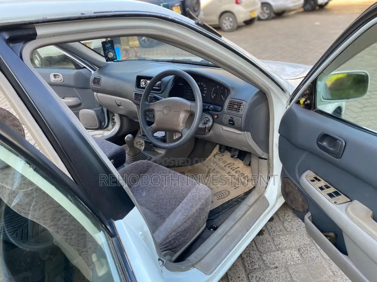 Toyota Corolla 2000 White