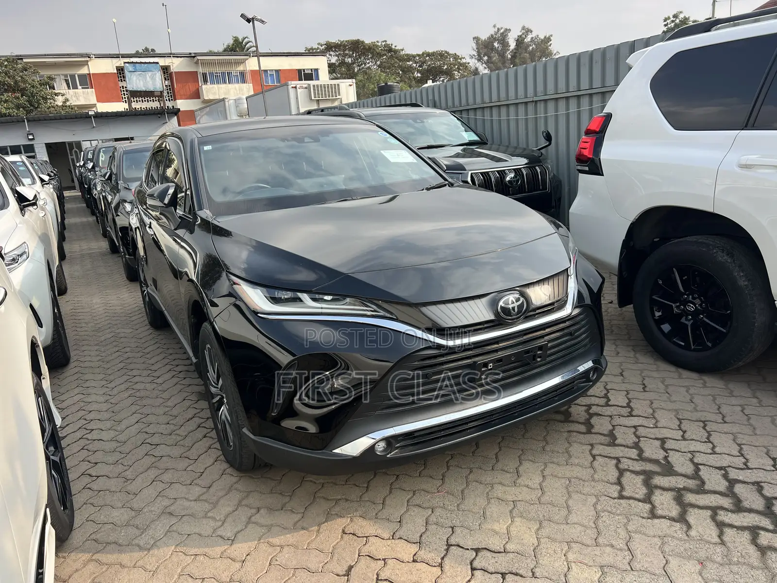 Toyota Harrier 2.0 2020 Black