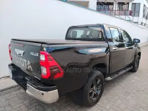 Toyota Hilux 2022 Black