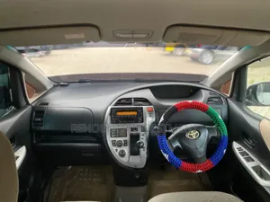 Toyota Ractis 2008 Silver
