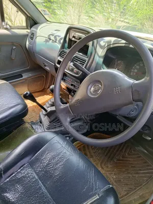 Nissan DoubleCab 2012 White