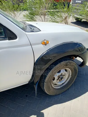 Nissan DoubleCab 2012 White