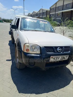 Nissan DoubleCab 2012 White