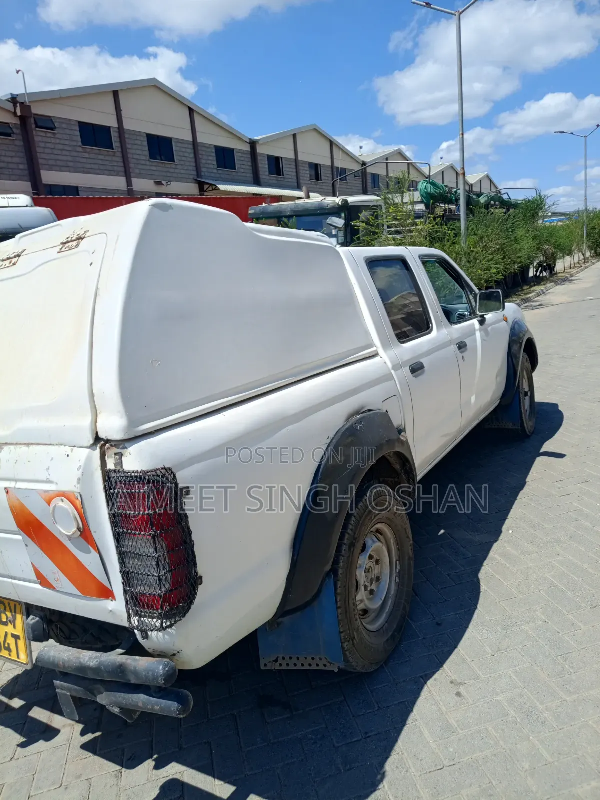 Nissan DoubleCab 2012 White