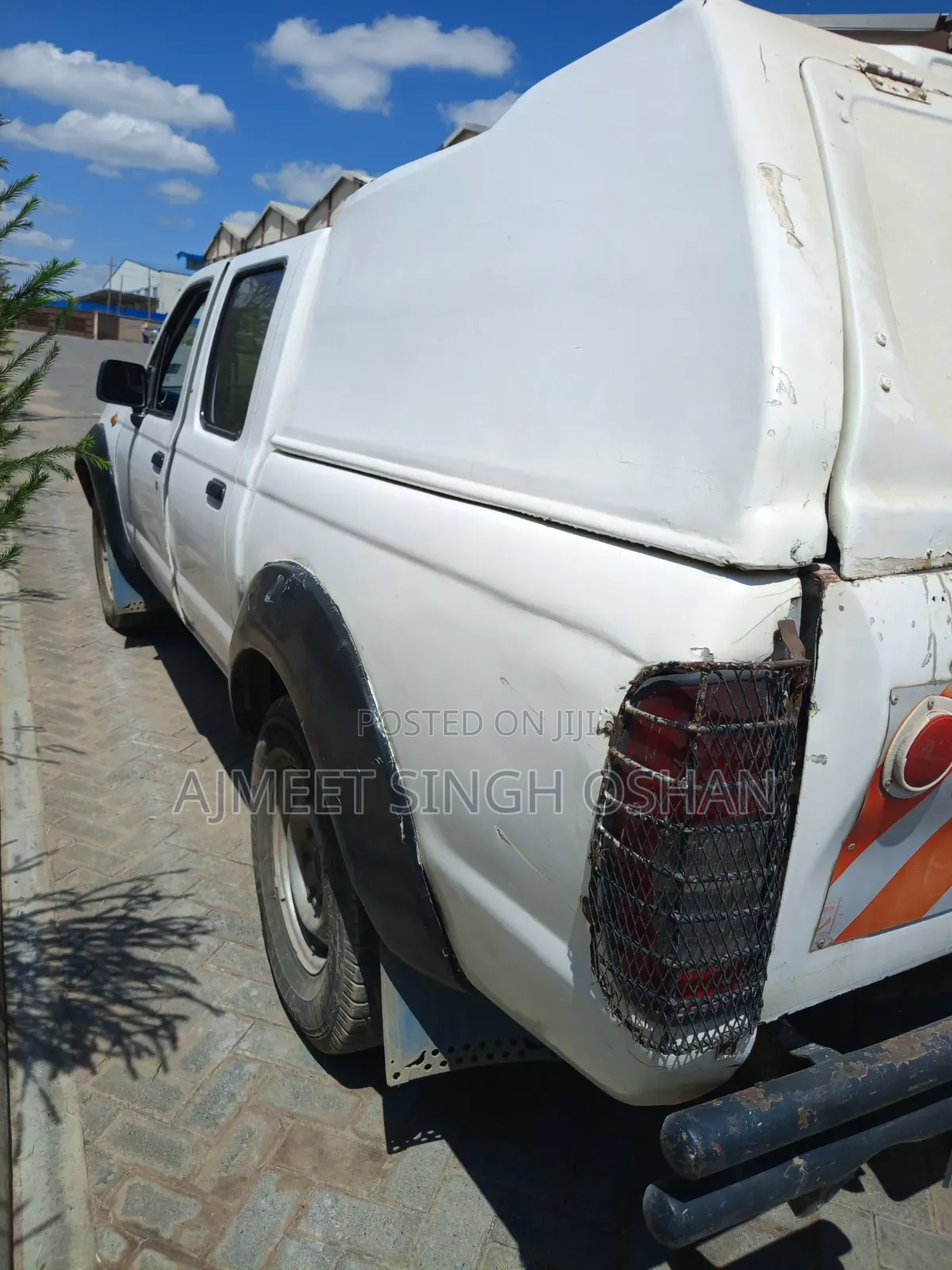 Nissan DoubleCab 2012 White