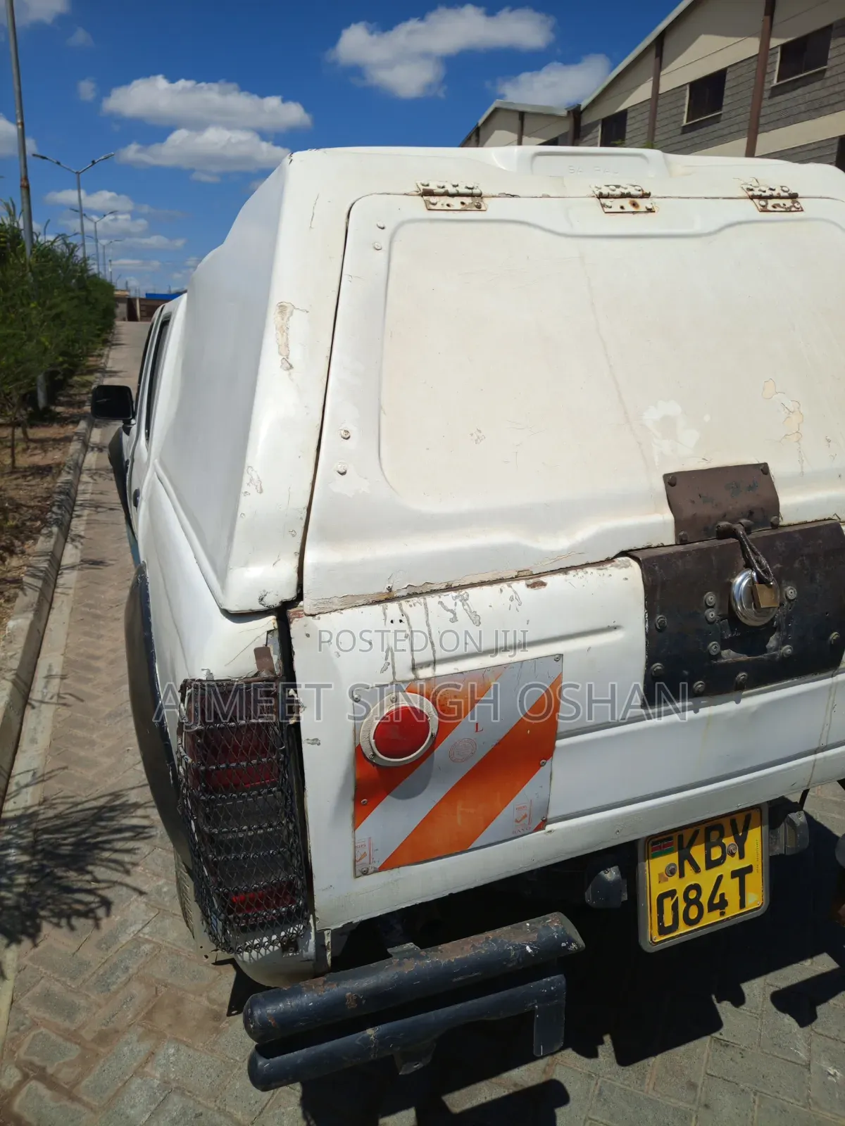 Nissan DoubleCab 2012 White