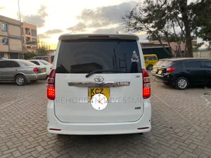 Toyota Noah 2013 White