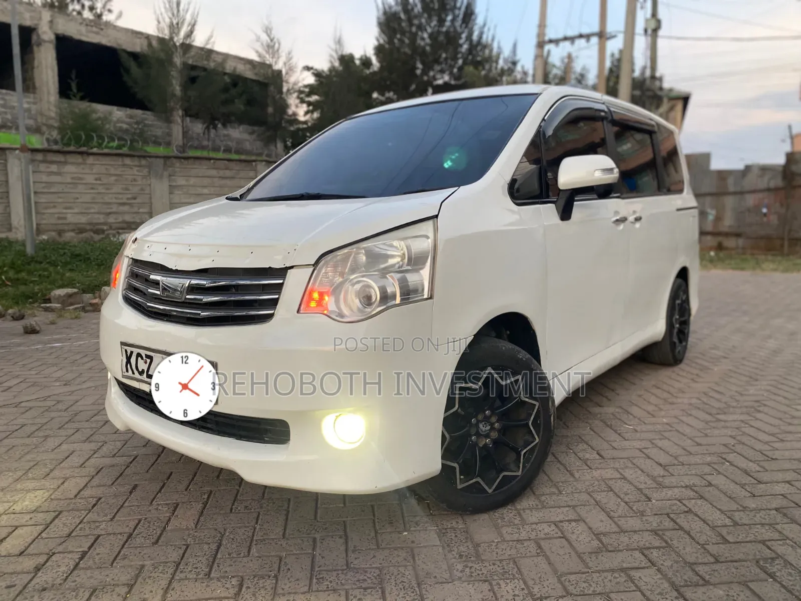 Toyota Noah 2013 White