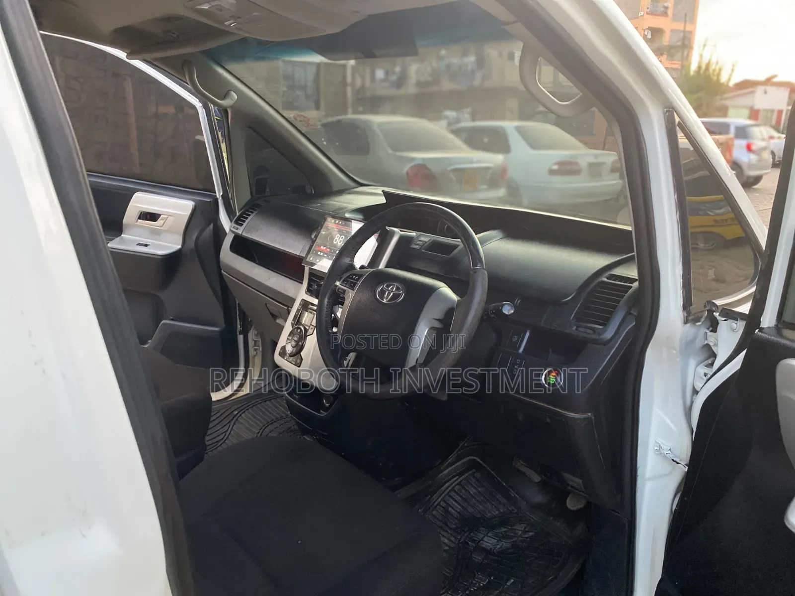 Toyota Noah 2013 White