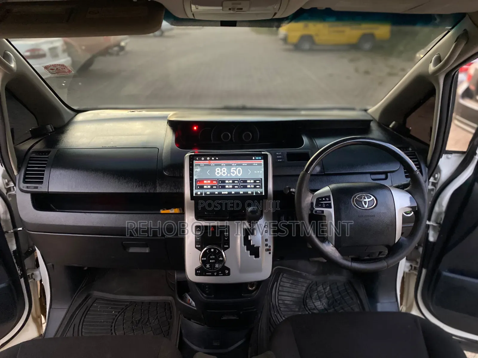 Toyota Noah 2013 White