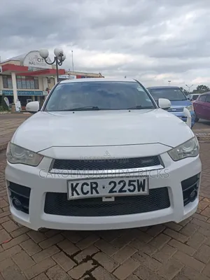 Mitsubishi Outlander 2011 White