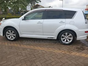 Mitsubishi Outlander 2011 White