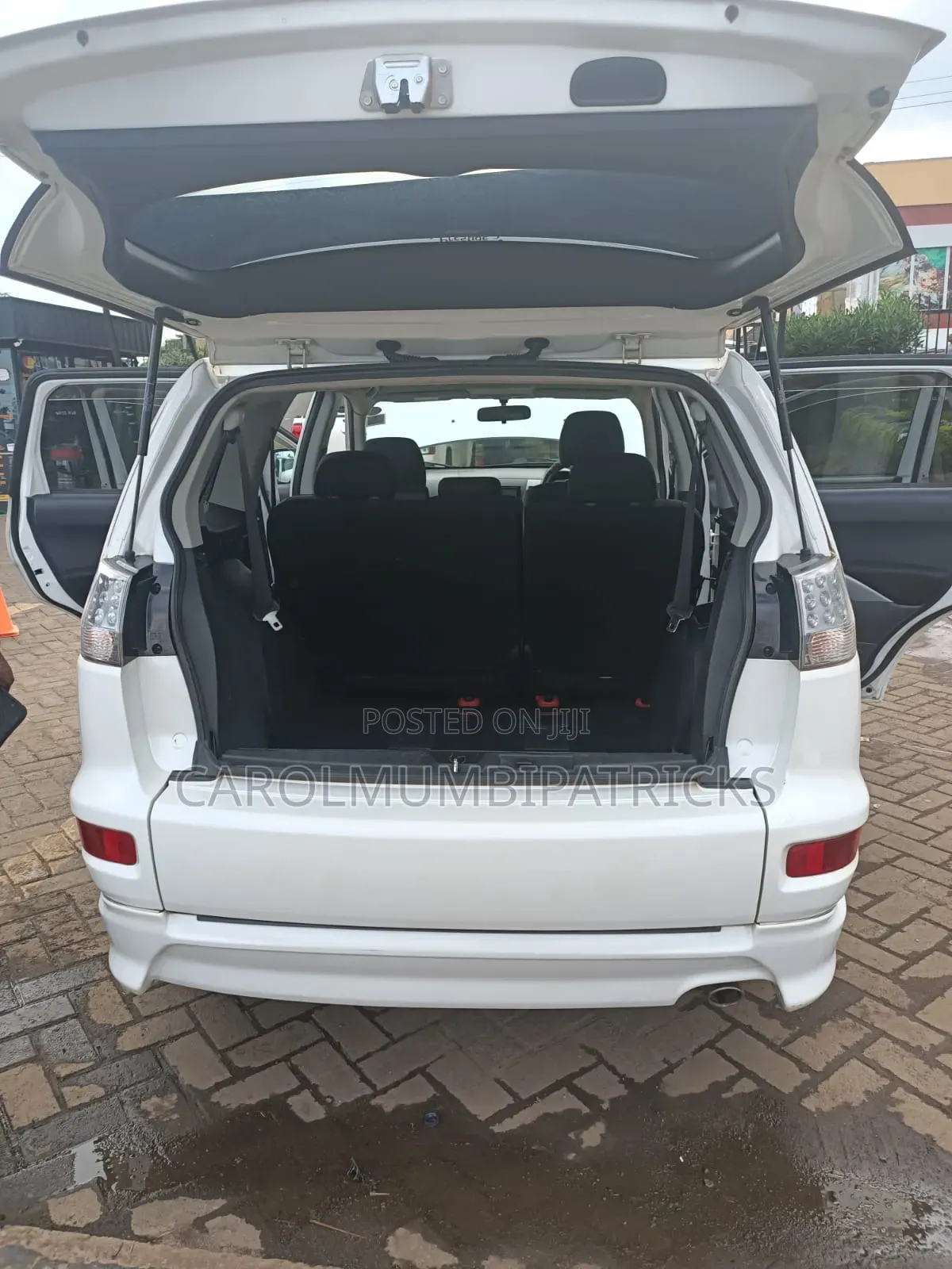 Mitsubishi Outlander 2011 White