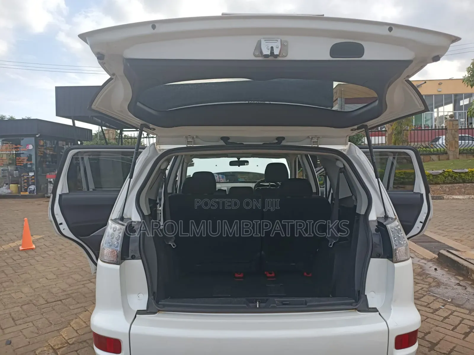 Mitsubishi Outlander 2011 White