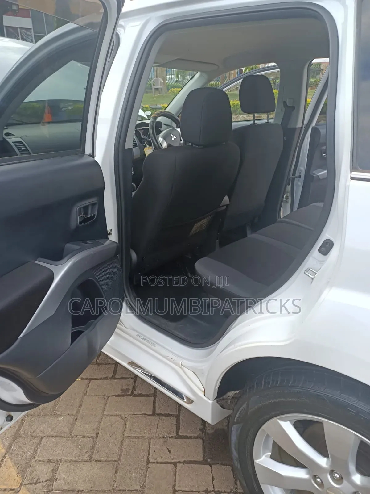 Mitsubishi Outlander 2011 White