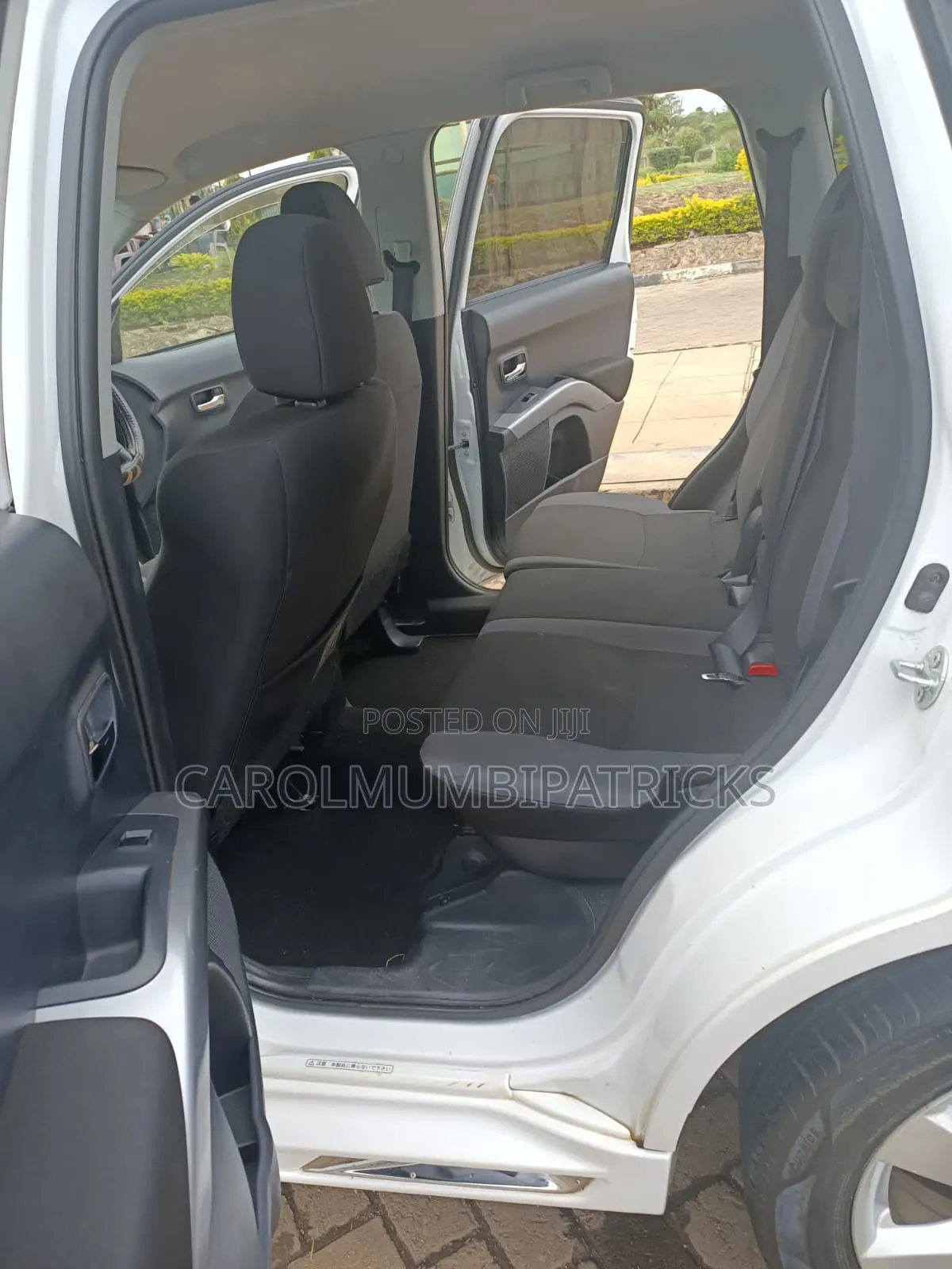 Mitsubishi Outlander 2011 White