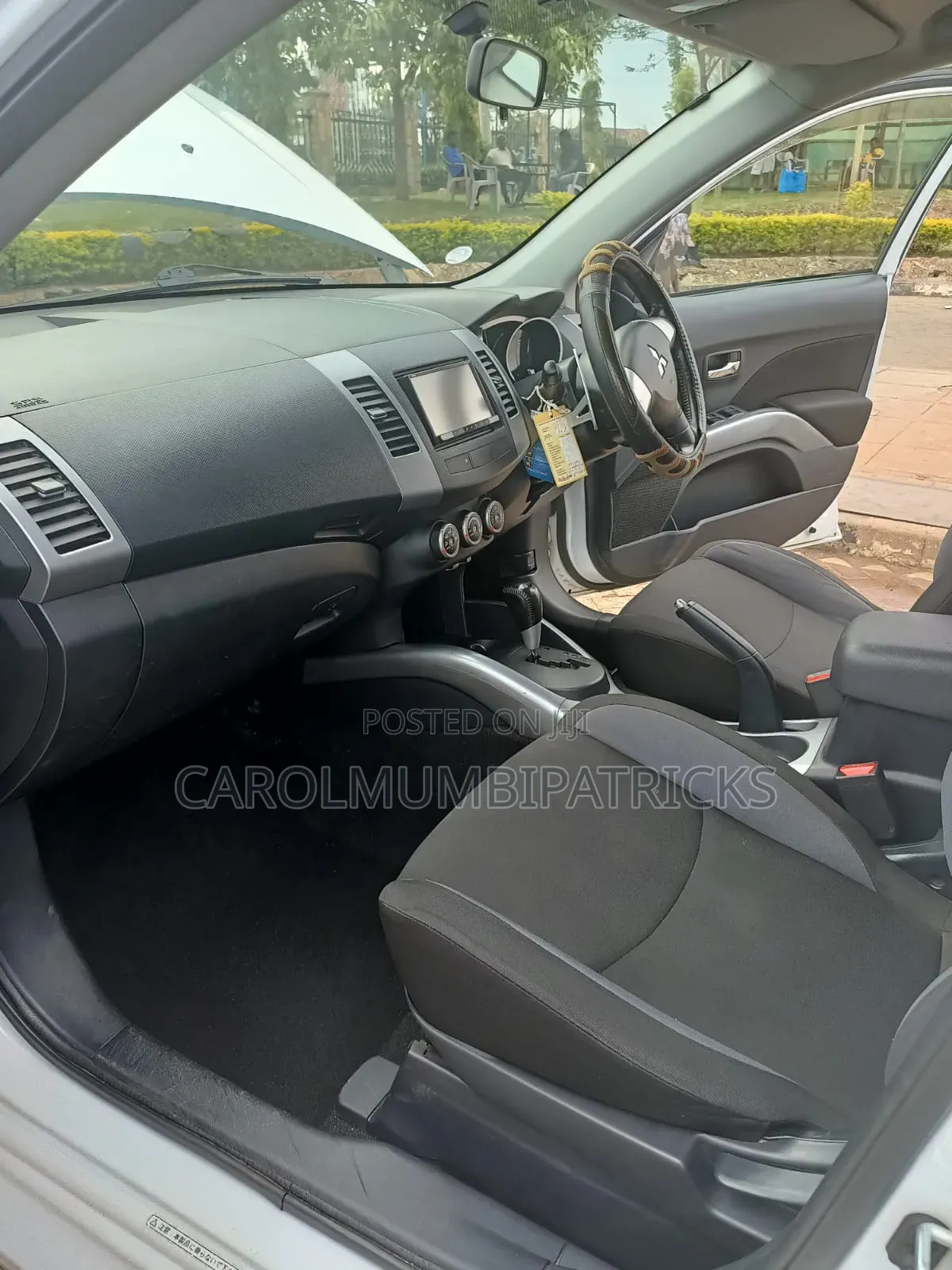 Mitsubishi Outlander 2011 White