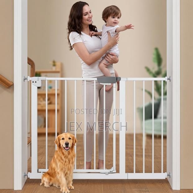 Baby Safety Gate for Stairs : Baby Gate for Kids and Pets