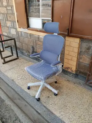 Durable Office Chair With White Starbase