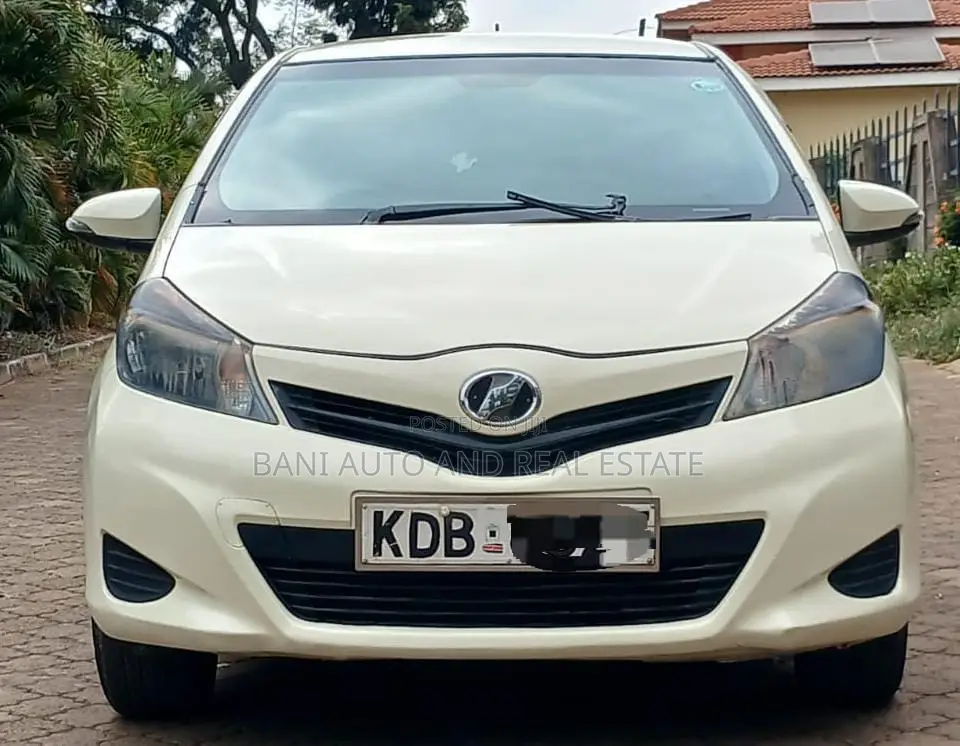 Toyota Vitz 2013 White