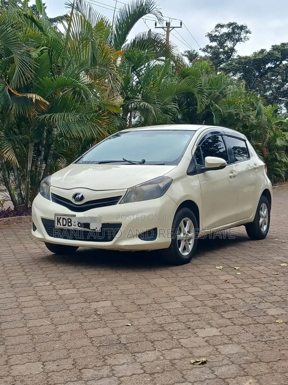 Toyota Vitz 2013 White