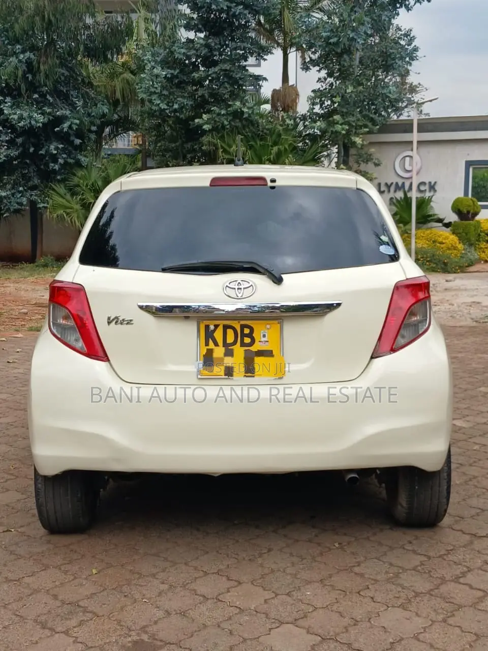 Toyota Vitz 2013 White