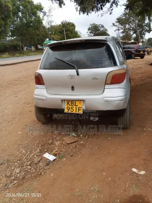 Toyota Vitz 2003 Silver