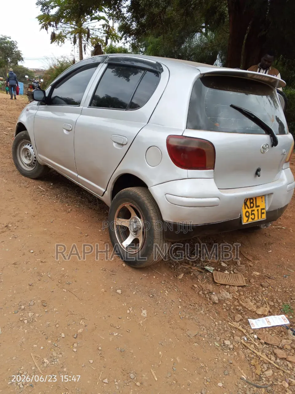 Toyota Vitz 2003 Silver