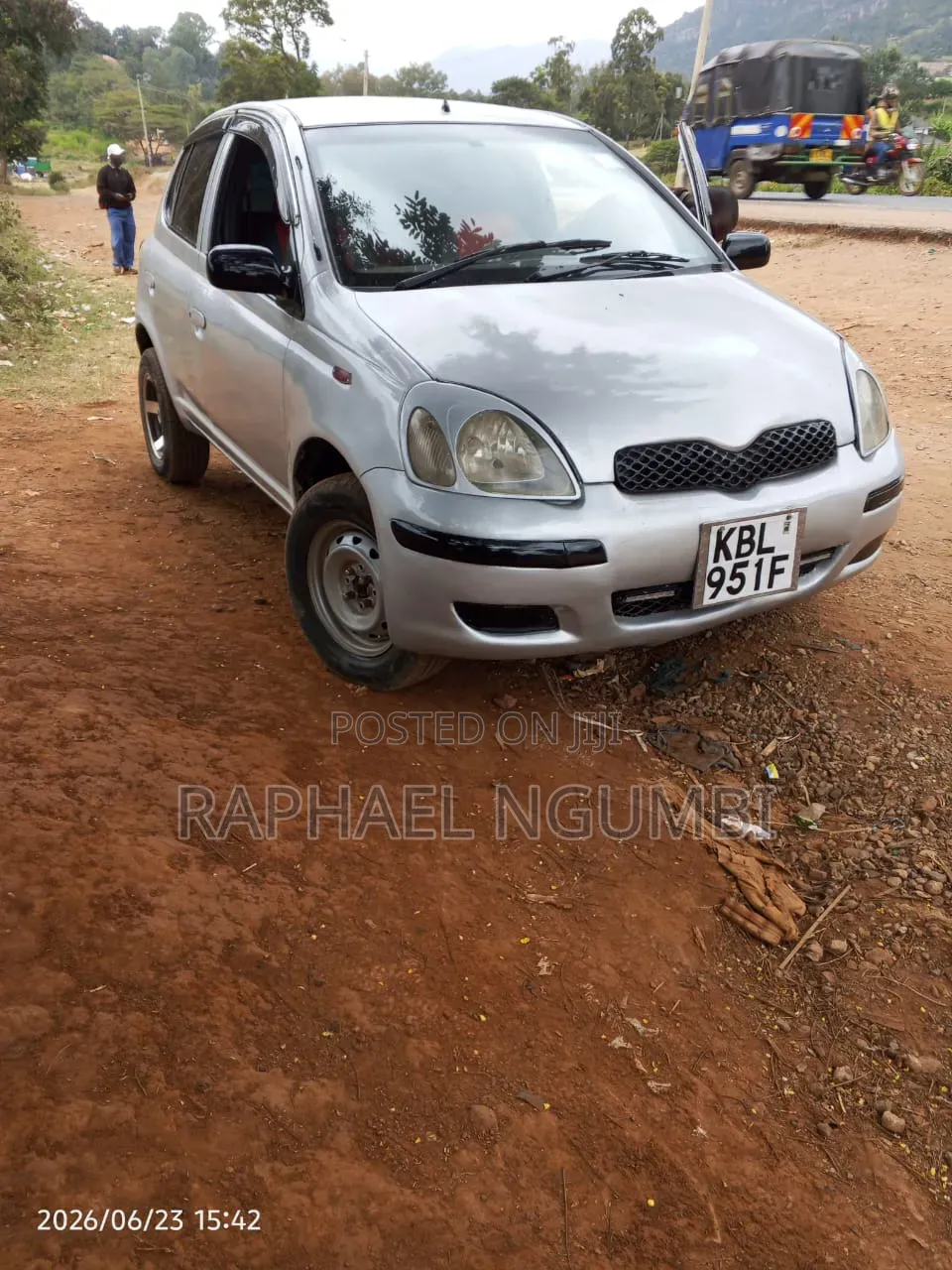 Toyota Vitz 2003 Silver