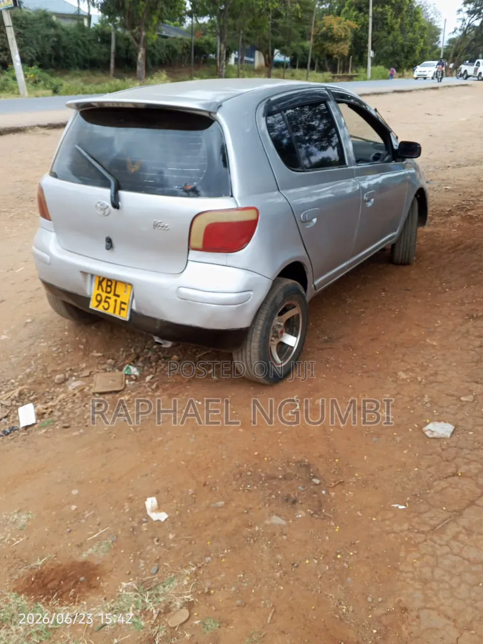 Toyota Vitz 2003 Silver