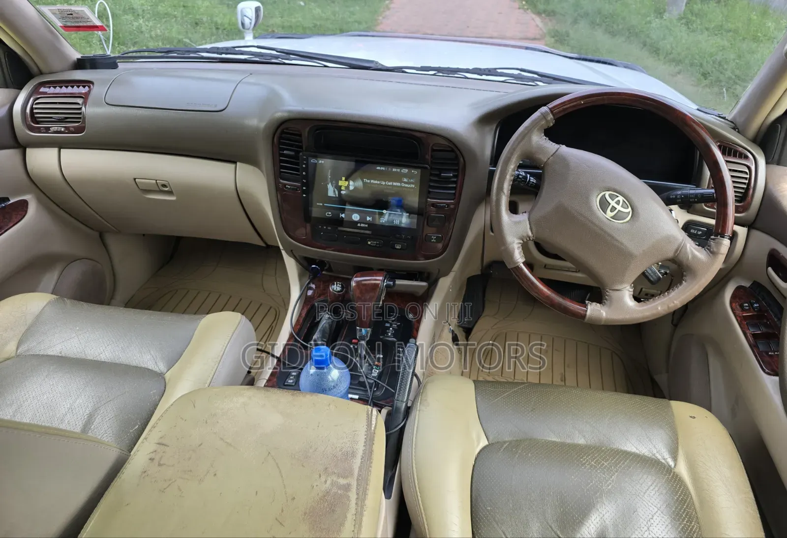 Toyota Land Cruiser 2001 White