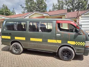 Toyota HiAce 2004 Green
