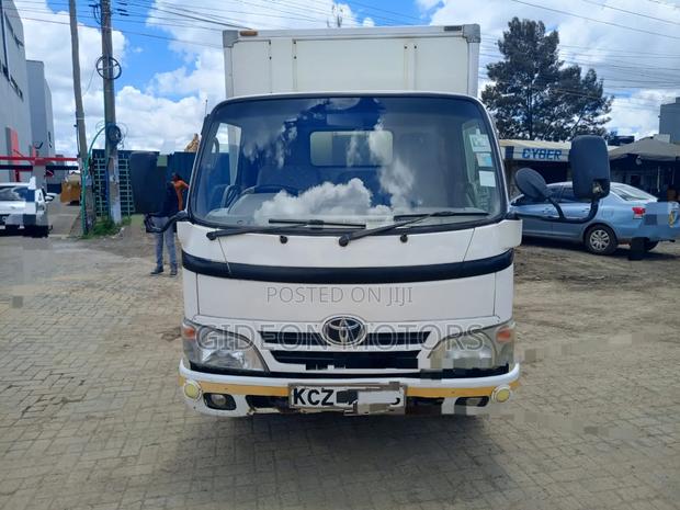 Toyota Dyna - thumbnail 2