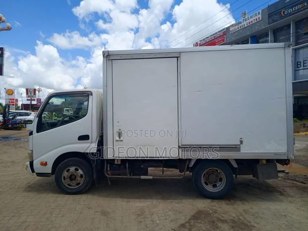 Toyota Dyna - thumbnail 3