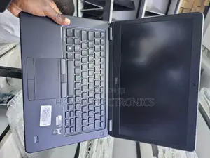 New Laptop Dell Latitude 5300 8GB Intel Core i7 SSD 256GB