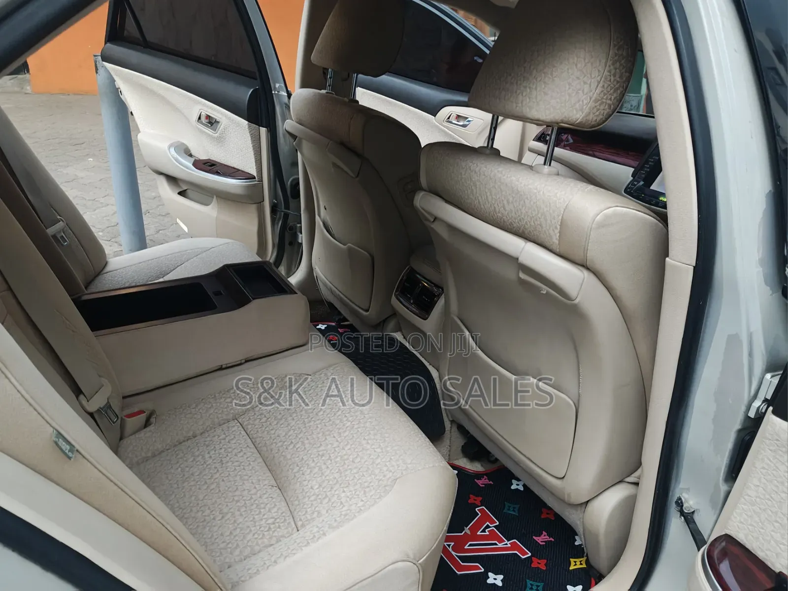 Toyota Crown 2012 Beige