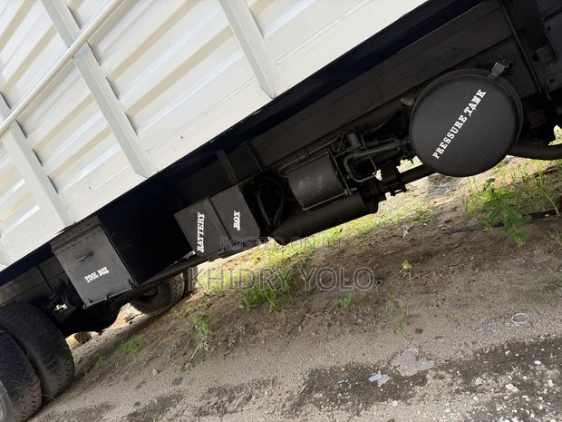Mitsubishi Fh 215 2019 White - thumbnail 4