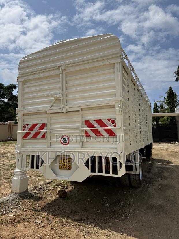 Mitsubishi Fh 215 2019 White - thumbnail 6