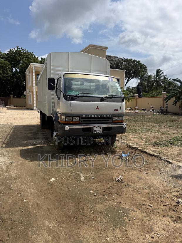 Mitsubishi Fh 215 2019 White - main view