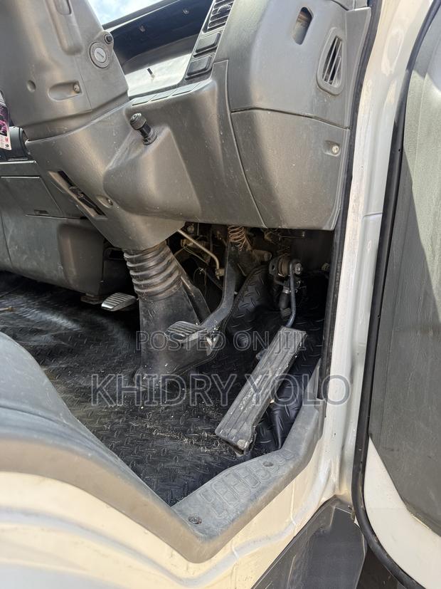 Mitsubishi Fh 215 2019 White - thumbnail 14
