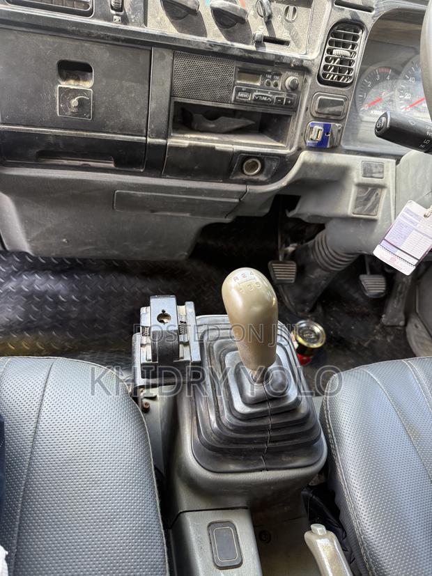 Mitsubishi Fh 215 2019 White - thumbnail 12