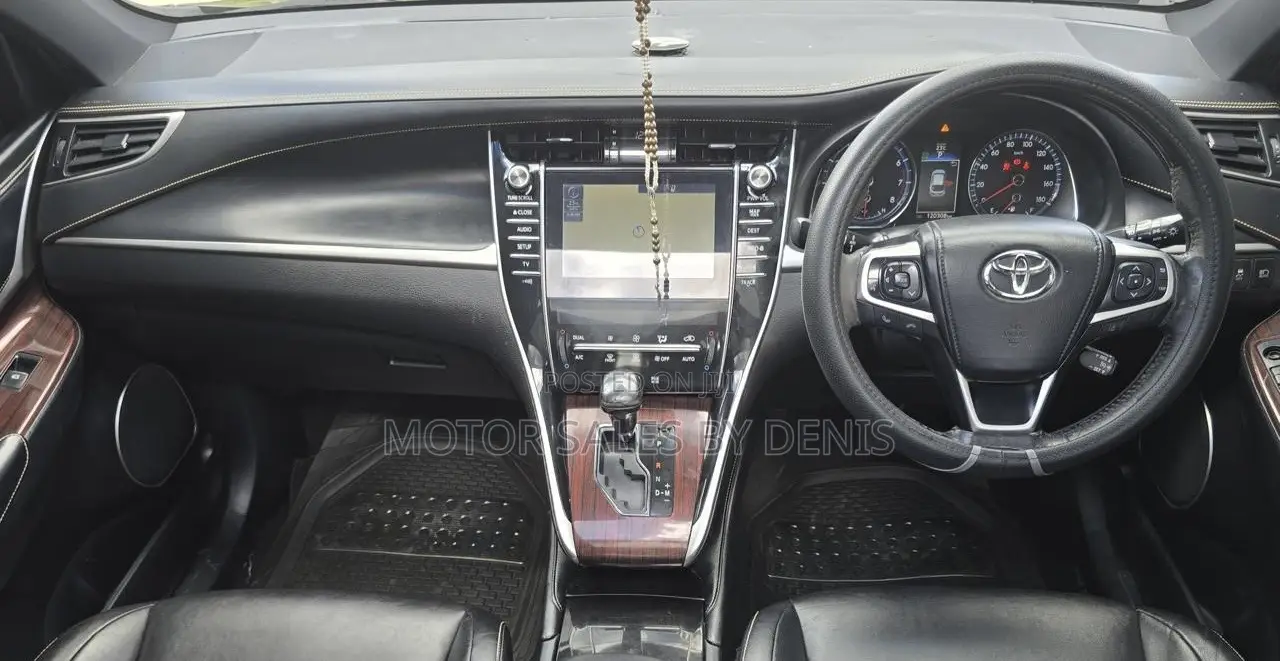 Toyota Harrier 2.0 2014