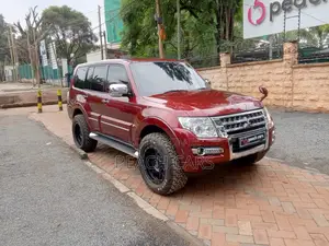 Mitsubishi Pajero 2015 Red